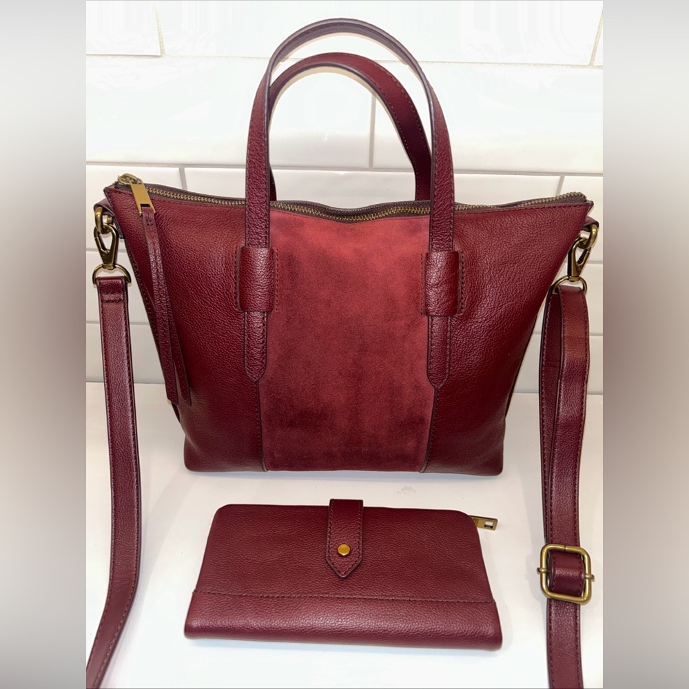 Elegant Burgundy Leather Handbag and Wallet Set - Picture 2 of 16